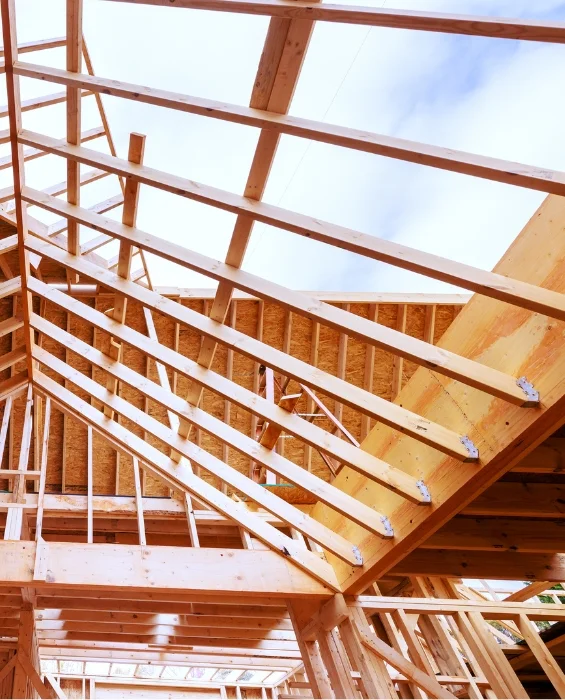 Pose de charpente traditionnelle en bois - Couvreur zingueur